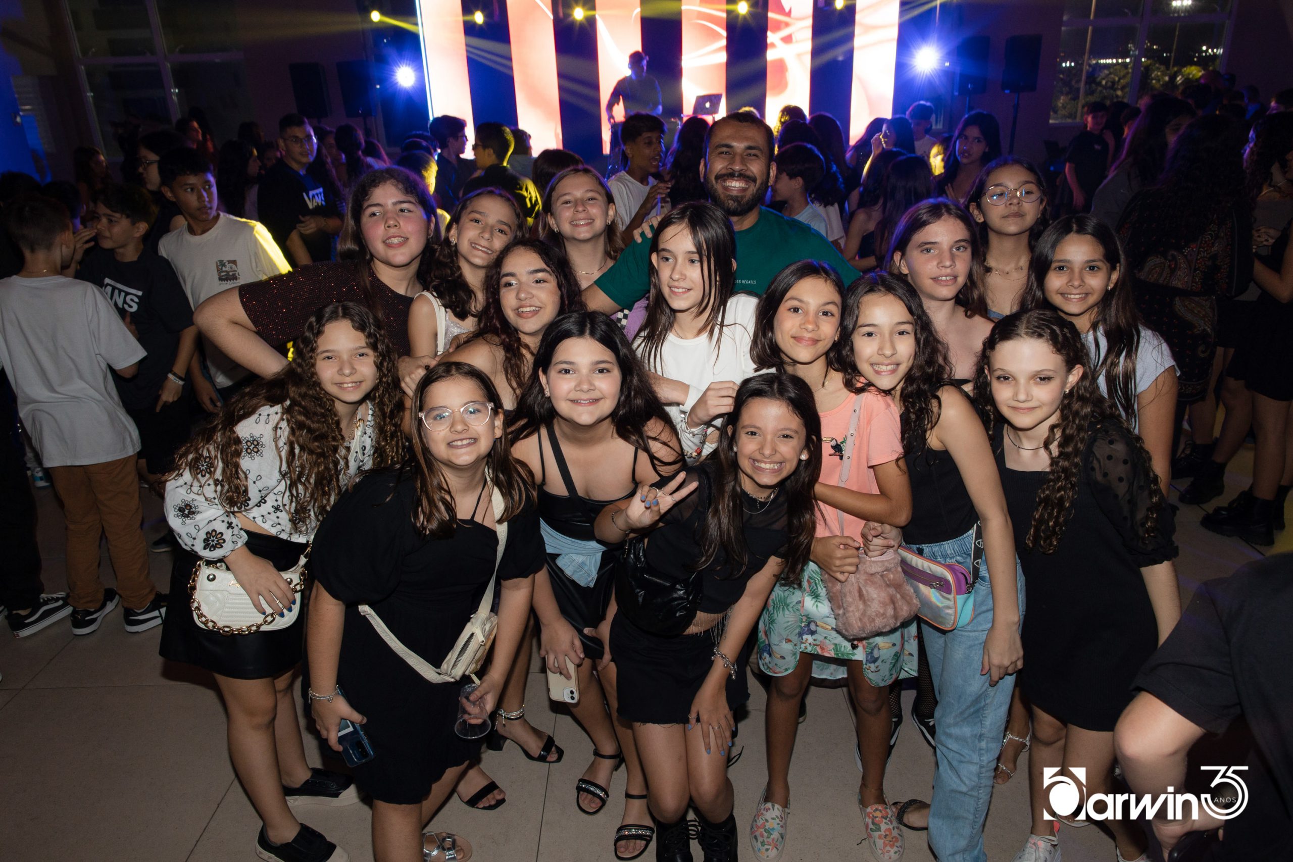 Festa do Estudante: Solidariedade e Diversão no Darwin